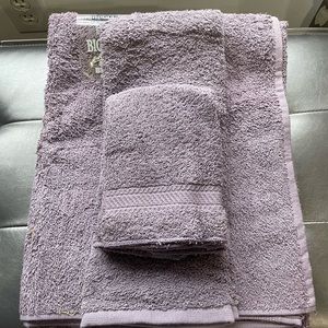 The big one purple towels NEW 2 bath, 1 hand & 2 washcloths